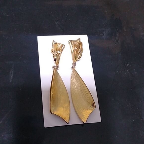 Trifari Gold tone Clip Earrings - Picture 3 of 5